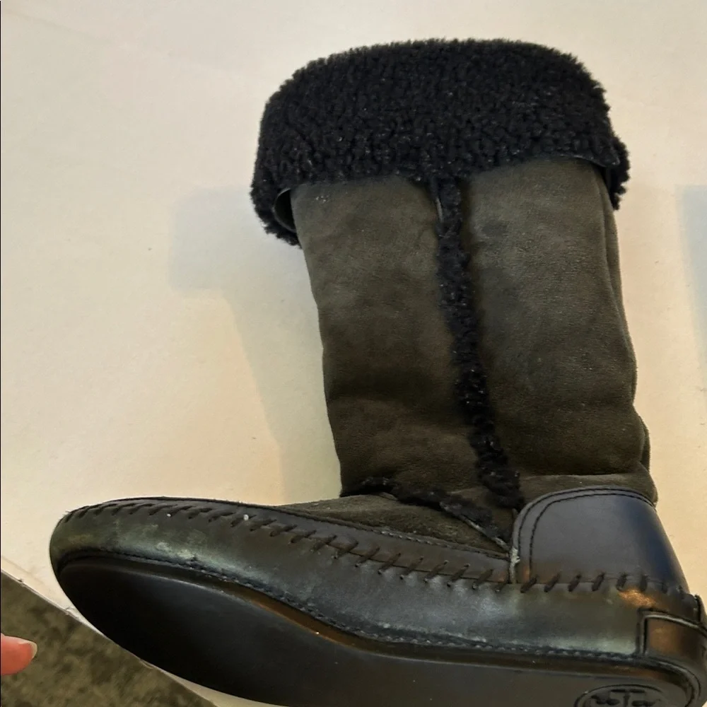 TORY BURCH OLIVE GREEN / BLACK SUEDE AND LEATHER KNEE LENGTY BOOTS SZ 2 GIRLS
